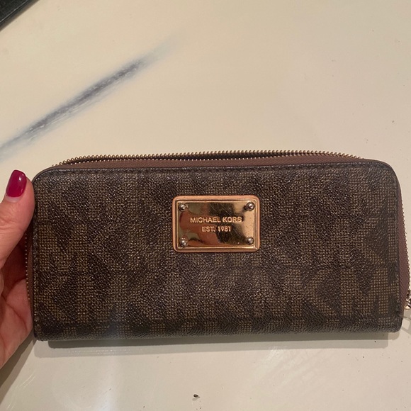 Michael Kors wallet, good used condition